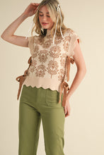 Load image into Gallery viewer, Malani Ribbed Scallop Floral Sweater Vest