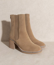 Load image into Gallery viewer, Oasis Society Olivia - Chelsea Heel Boots