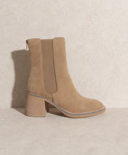 Load image into Gallery viewer, Oasis Society Olivia - Chelsea Heel Boots