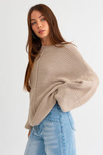 Load image into Gallery viewer, Ribbed Knitted Sweater