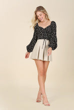 Load image into Gallery viewer, Ruched floral print crop top with puff sleeves