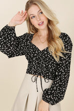 Load image into Gallery viewer, Ruched floral print crop top with puff sleeves